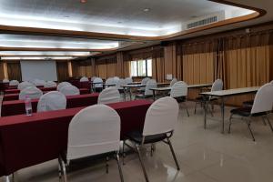 Poonsook Phitsanulok Hotel SHA Plus商务区和/或会议室