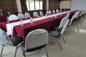 Poonsook Phitsanulok Hotel SHA Plus商务区和/或会议室