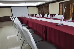 Poonsook Phitsanulok Hotel SHA Plus商务区和/或会议室