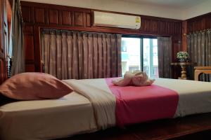 Poonsook Phitsanulok Hotel SHA Plus客房内的一张或多张床位
