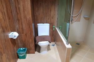 Poonsook Phitsanulok Hotel SHA Plus的一间浴室