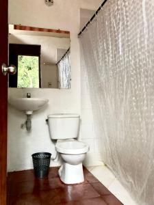 Ein Badezimmer in der Unterkunft Finca La Dacha