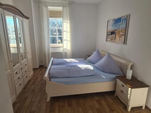Postel nebo postele na pokoji v ubytování Gulfhof Greetsiel