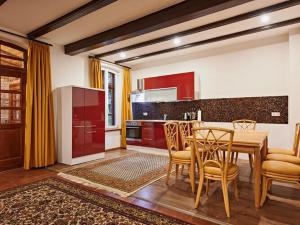 Nhà bếp/bếp nhỏ tại Ferienhaus Oliver im Wendorf Bernstein Resort +19 ảnh