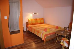 En eller flere senge i et værelse på Villa Vesna