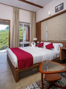 Postel nebo postele na pokoji v ubytování THRILL HOLIDAYS MUNNAR