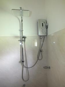 A bathroom at Tranz Kuin Villa
