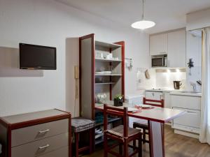 Virtuvė arba virtuvėlė apgyvendinimo įstaigoje Studio Brides-les-Bains, 1 pièce, 4 personnes - FR-1-512-81