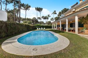 Kolam renang di atau dekat dengan Family Friendly Villa Aroeira Golf