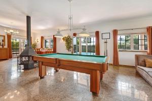 Biljardipöytä majoituspaikassa Family Friendly Villa Aroeira Golf