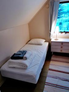 Tempat tidur dalam kamar di Lyngen Arctic View