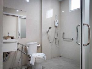 a bathroom with a shower and a toilet and a sink at Lueangchan Orchid Hotel in Chanthaburi