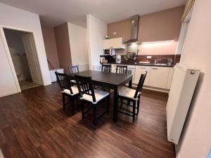 a kitchen and dining room with a table and chairs at Leuchtfeuer Fewo "Andersen" in Börgerende-Rethwisch