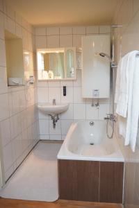 Koupelna v ubytování Ferienwohnung Fürstenbrunn + 30 fotografií