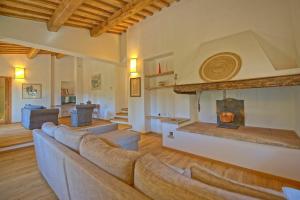 A seating area at Villa Panizzi by PosarelliVillas