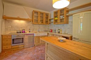 A kitchen or kitchenette at Villa Panizzi by PosarelliVillas