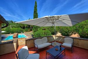 The swimming pool at or close to Villa Panizzi by PosarelliVillas