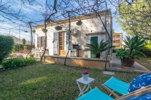 a small white house with two chairs and a table at Villa Casa Beltran in Port de Pollensa