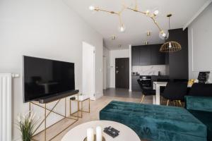 Televízia a/alebo spoločenská miestnosť v ubytovaní Old Town Heart IX Luxury - Przyokopowa