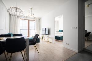 Televízia a/alebo spoločenská miestnosť v ubytovaní Old Town Heart IX Luxury - Przyokopowa