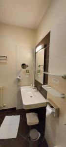 A bathroom at Logis Hotel Belle-Vue