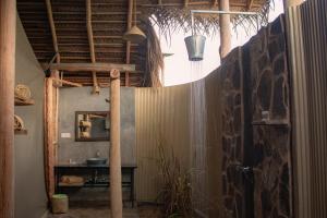 Ванна кімната в Wild Glamping Gal Oya - Thema Collection