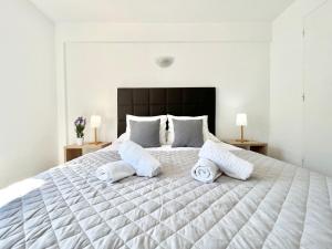 A bed or beds in a room at Apartamentos Zaragoza