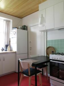 A kitchen or kitchenette at ApartmentInCopenhagen Apartment 1170