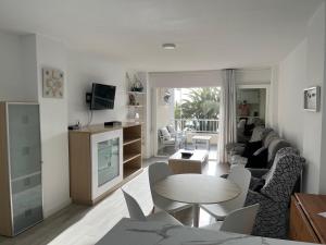 A kitchen or kitchenette at TAO 1 Primera línea de Playa VELILLA