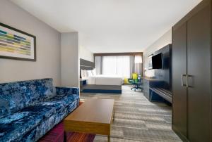 Posezení v ubytování Holiday Inn Express Hotel & Suites Kansas City - Grandview by IHG