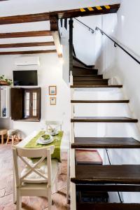 A television and/or entertainment centre at Casa Ispal Alfalfa