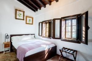 A bed or beds in a room at Casa Ispal Alfalfa