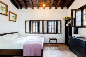 A bed or beds in a room at Casa Ispal Alfalfa