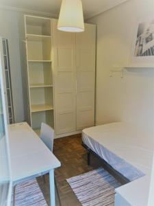 Zdjęcie z galerii obiektu Vive Vitoria Apartamento con jardín w mieście Vitoria-Gasteiz