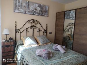 a bedroom with a bed with two stuffed animals on it at Gonzalo de Berceo 15 " CALIDAD-SOBRIO" AND " FREE PRIVATE PARKING " in Logroño