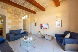 Khu vực ghế ngồi tại Stunning 4 bedrooms House with views in Gozo