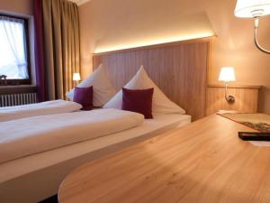 Postel nebo postele na pokoji v ubytování Hotel-Gasthof Sperrer