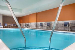 Hồ bơi trong/gần La Quinta Inn & Suites by Wyndham Marysville