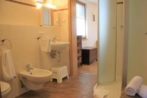 Koupelna v ubytování Hans Blues + 21 fotografií