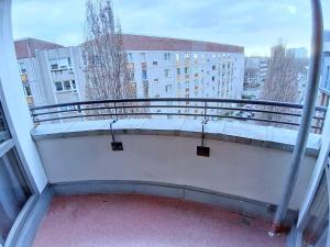 a balcony with a view of a building at LEA-Apartment, 2 Raum, Balkon TG zentral am Park in Leipzig