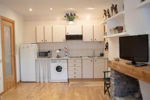 A kitchen or kitchenette at Apartamento Céntrico con Parking - L'Amfitriona