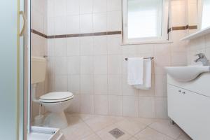 Kúpeľňa v ubytovaní Apartments Darjan + 16 fotografií