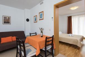 Posteľ alebo postele v izbe v ubytovaní Apartments Darjan