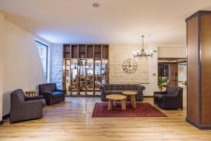 Posezení v ubytování Iglika Hotel & Villas Borovets