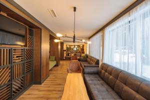Posezení v ubytování Iglika Hotel & Villas Borovets