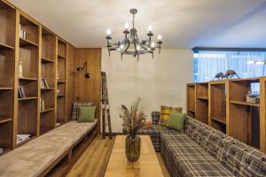 Posezení v ubytování Iglika Hotel & Villas Borovets