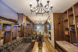 Posezení v ubytování Iglika Hotel & Villas Borovets