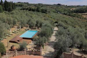 Agriturismo Villa Guarnaschelli内部或周边的泳池