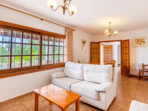 Posezení v ubytování Holiday Home Can Pep Jaume by Interhome + 26 fotografií