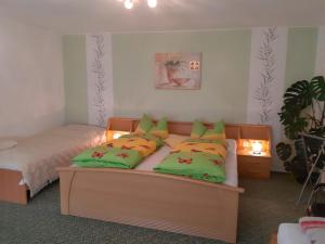 Giường trong phòng chung tại Holiday Home Schneider by Interhome